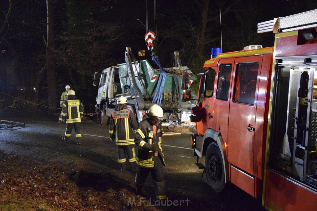 Container LKW umgestuerzt Koeln Brueck Bruecker- Dellbruecker Mauspfad P521.JPG - Miklos Laubert